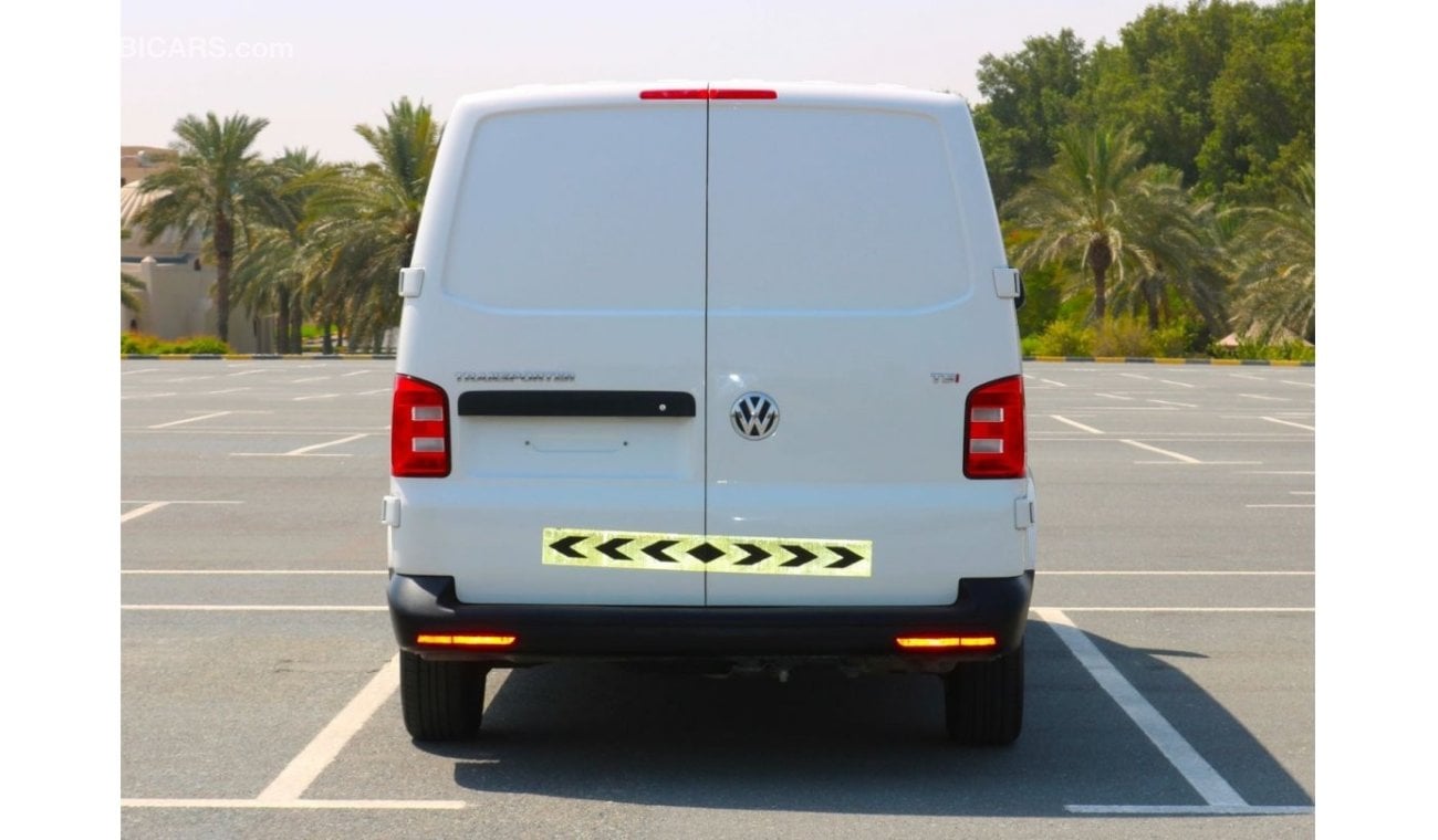 Volkswagen T5 Transporter 2017 | Volkswagen Transporter TSI | Delivery Van | PETROL - MANUAL | GCC SPECS - EXCELLENT CONDITION