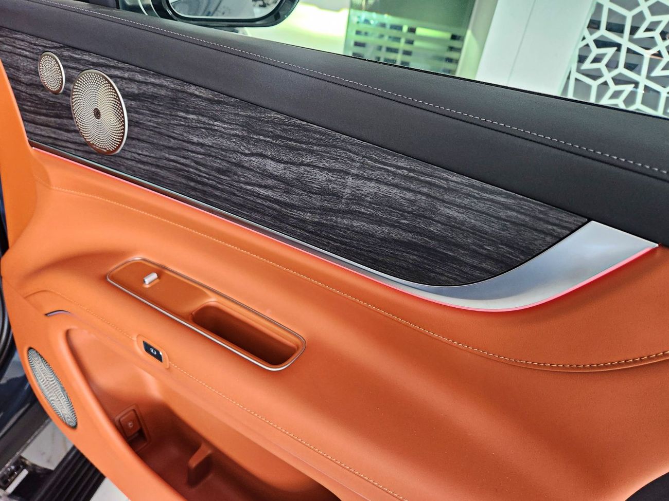 Aito 9 Full option - 0-100 in 4.3 seconds - 523 horsepower - 150 kilometer charging range in 5 minutes (fas