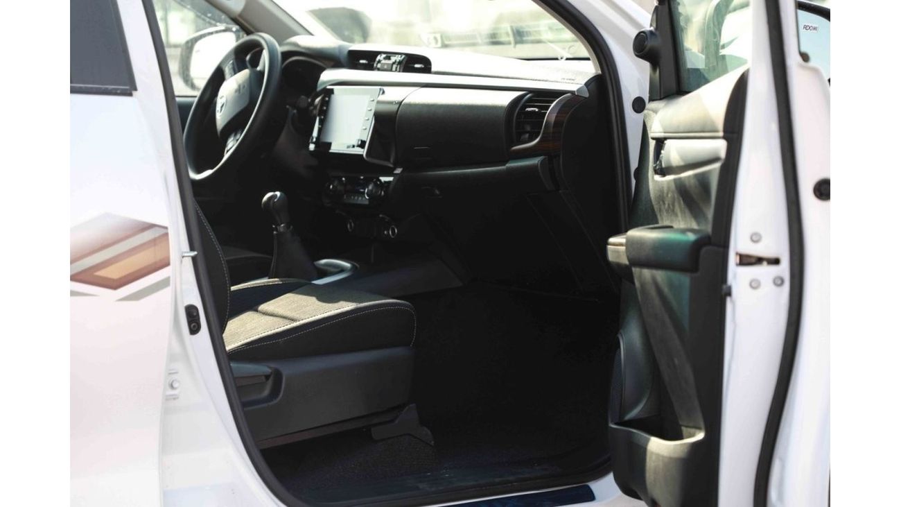 تويوتا هيلوكس تويوتا هيلوكس 2024 ذات الكابينة المزدوجة 2.7 HI - أبيض بلاتيني لؤلؤي من الداخل أسود | للتصدير فقط