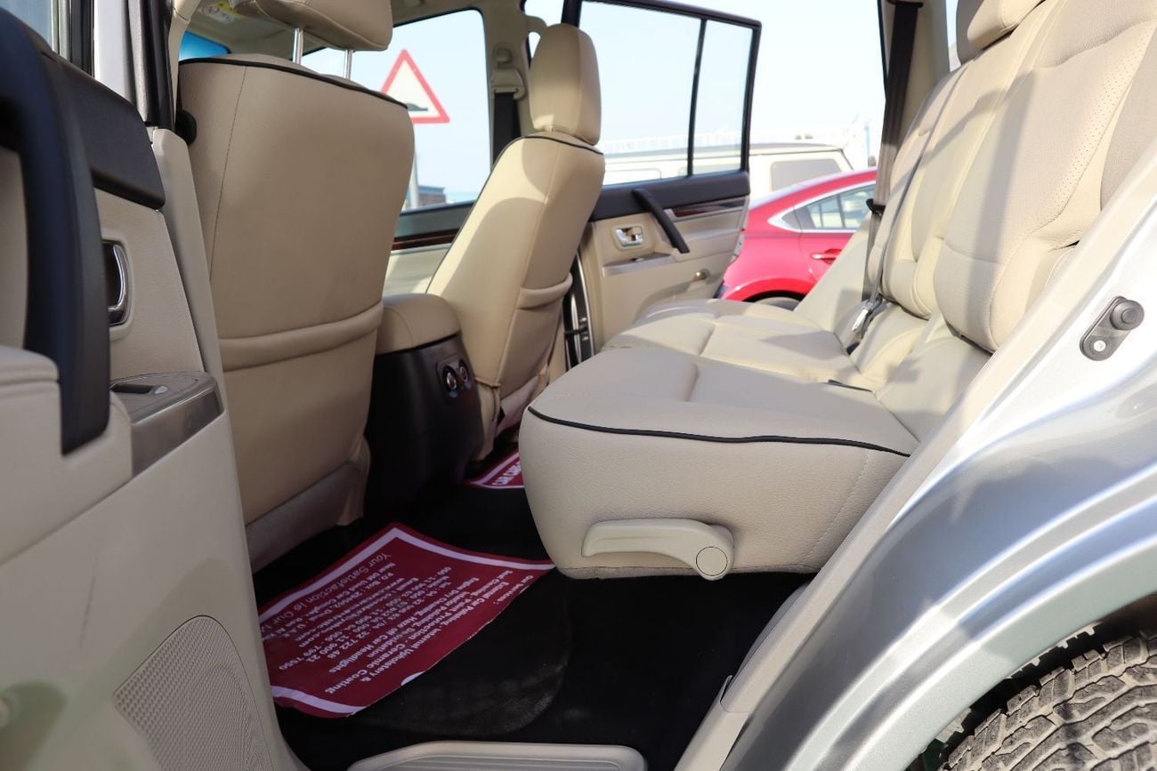 Mitsubishi Pajero GLS M/L DIAMOND GLS Mid 3.5L (189 HP) (7 Seater)