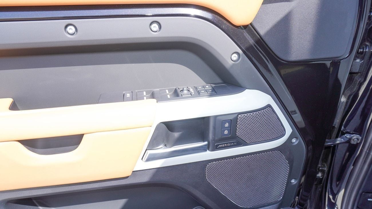 لاند روفر ديفندر HSE P300 X DYNAMIC 2.0L