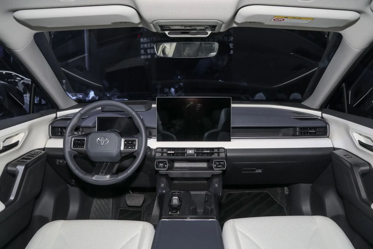 تويوتا راف ٤ 2.5L hybrid 4WD Flagship edition