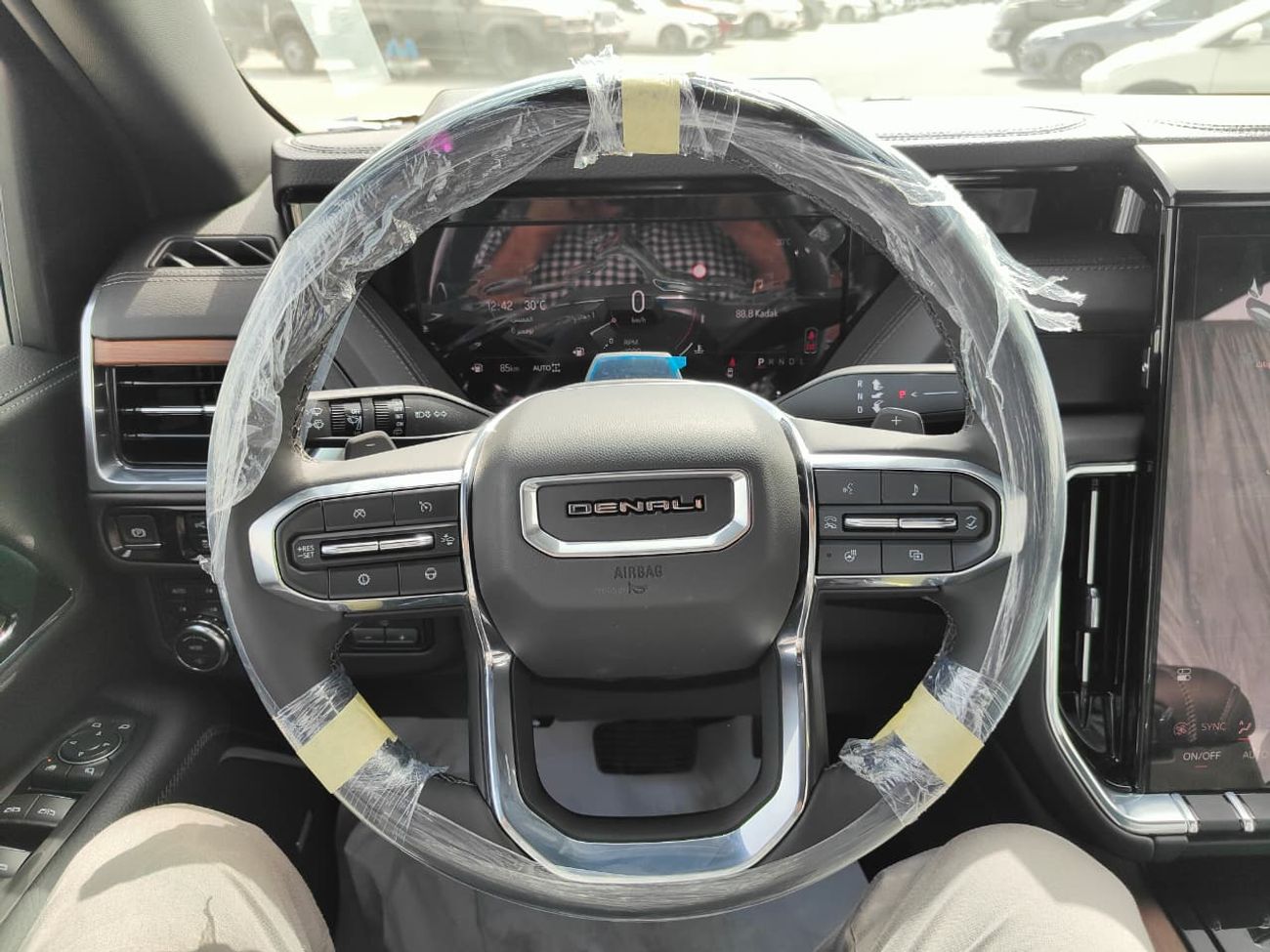 GMC Yukon XL 2025 GMC Yukon Denali XL 8-Seater 6.2L V8 Petrol A/T 4WD Export Only