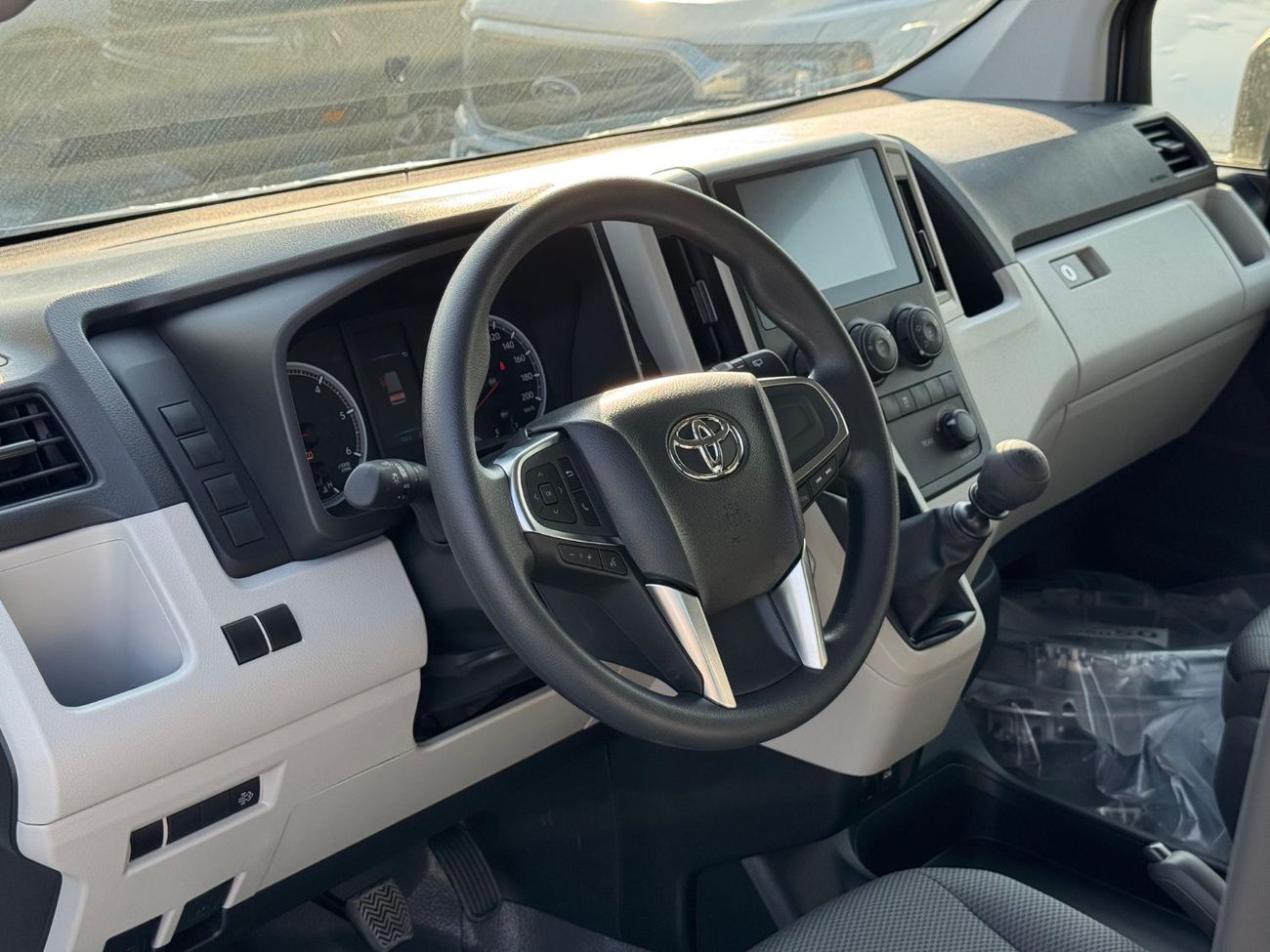 Toyota Hiace 2.8L Diesel Manual 13 seat 2026 Export Price @ 158,500 AED