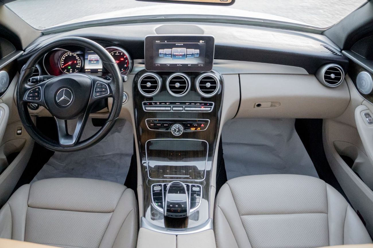 Mercedes-Benz C 300 Std 2.0L (258 HP)