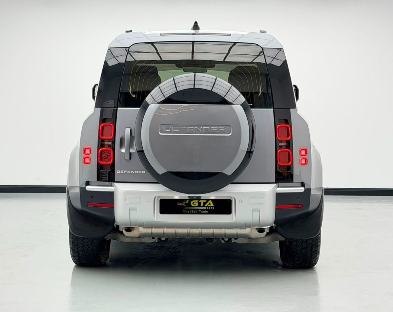 لاند روفر ديفندر 110 2024 Land Rover Defender 110 SE P300, Sept/2029 Warranty, Nov/2029 Service Package, Full Service His