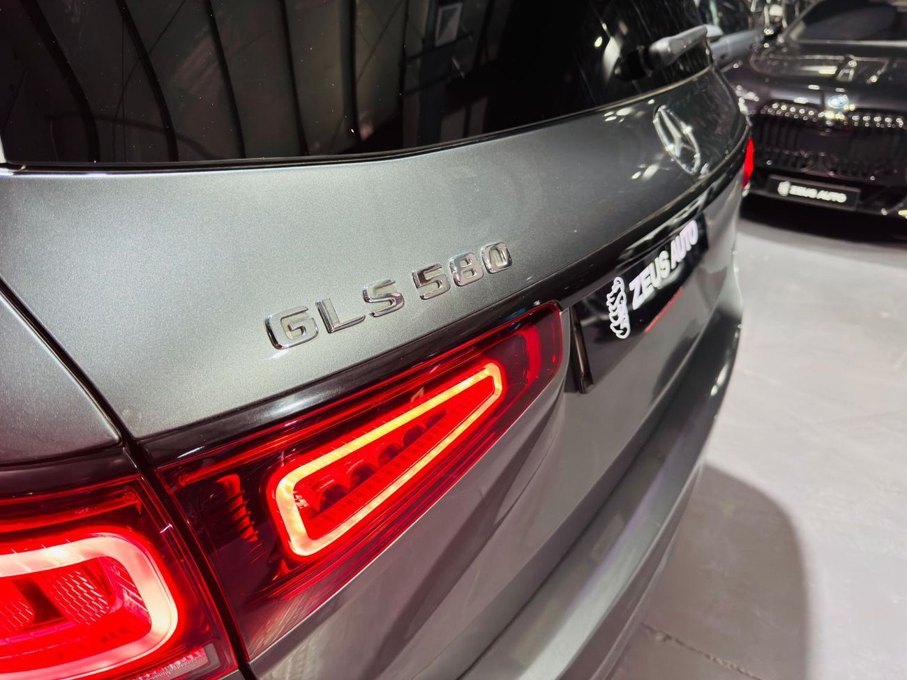 مرسيدس بنز GLS 580 2020 Mercedes-Benz GLS 580 4MATIC GCC