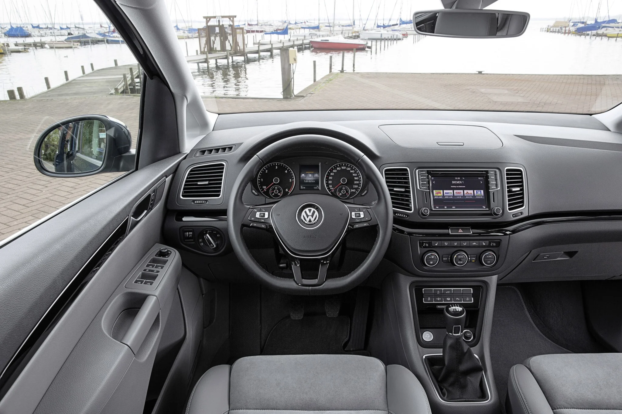 Volkswagen Sharan interior - Cockpit
