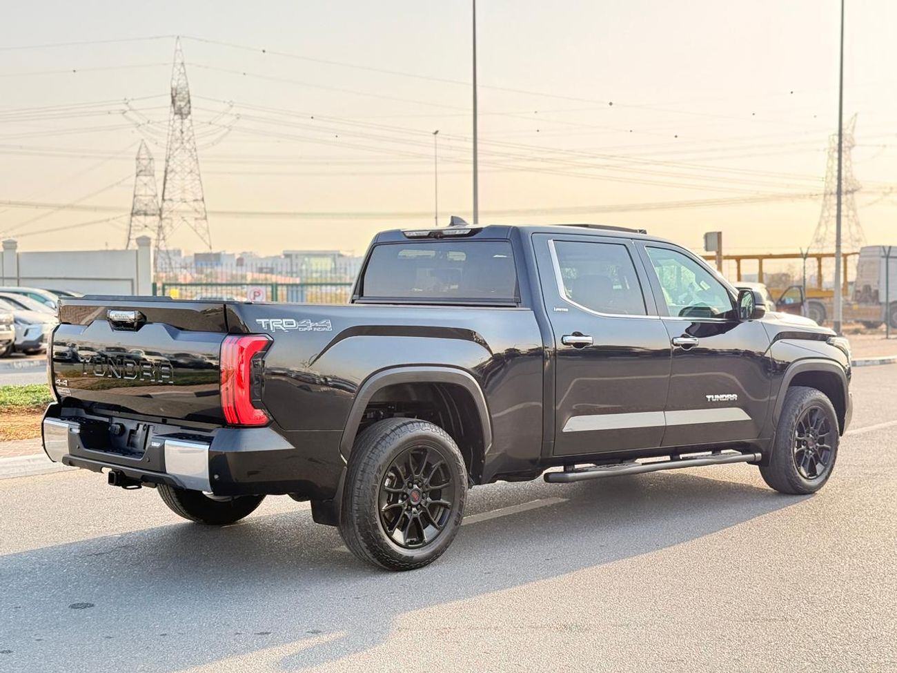 Toyota Tundra Limited Crewmax | Panoramic | 360 Camera ,Radar  leather seats Full option