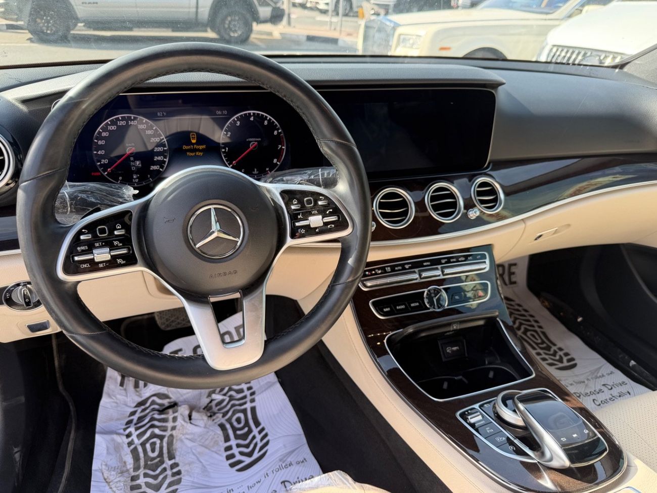 Mercedes-Benz E300 Premium 2.0L