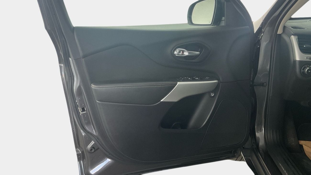 جيب شيروكي 3.2 SPORT X AUTO | شامل الضمان | 0 ﺪﻔﻋﺓ ﺃﻮﻟﻯ