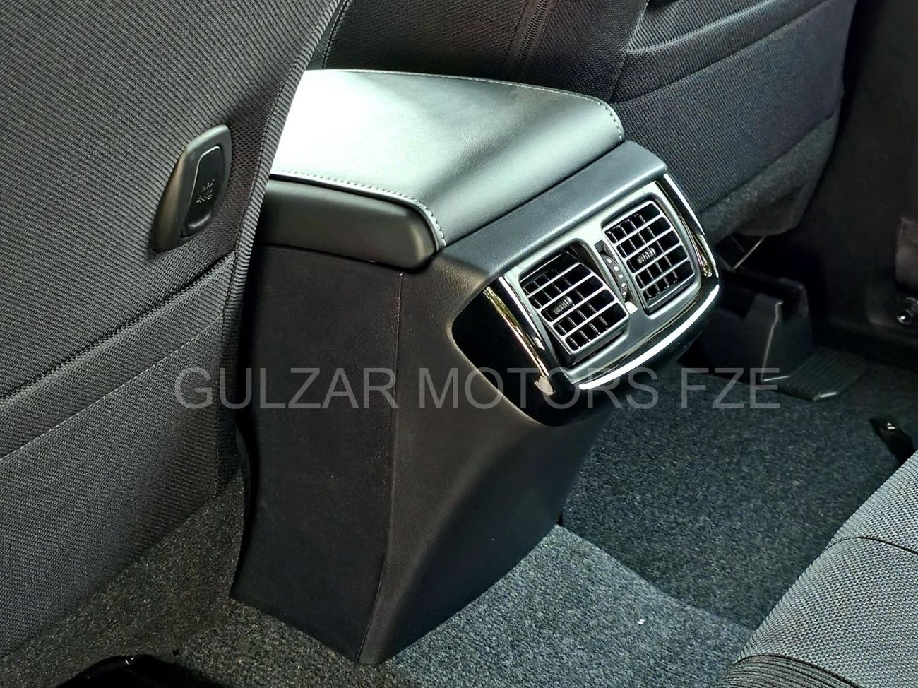 Toyota Hilux HILUX ADVENTURE PETROL 4.0L - FULL WITH COMPRESSOR - BLACK INSIDE BLACK - OMANI