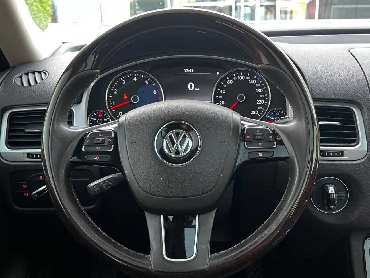 Volkswagen Touareg TOUAREG 2014 GCC V6 PERFECT CONDITION // ACCIDENT FREE // FULL OPITION
