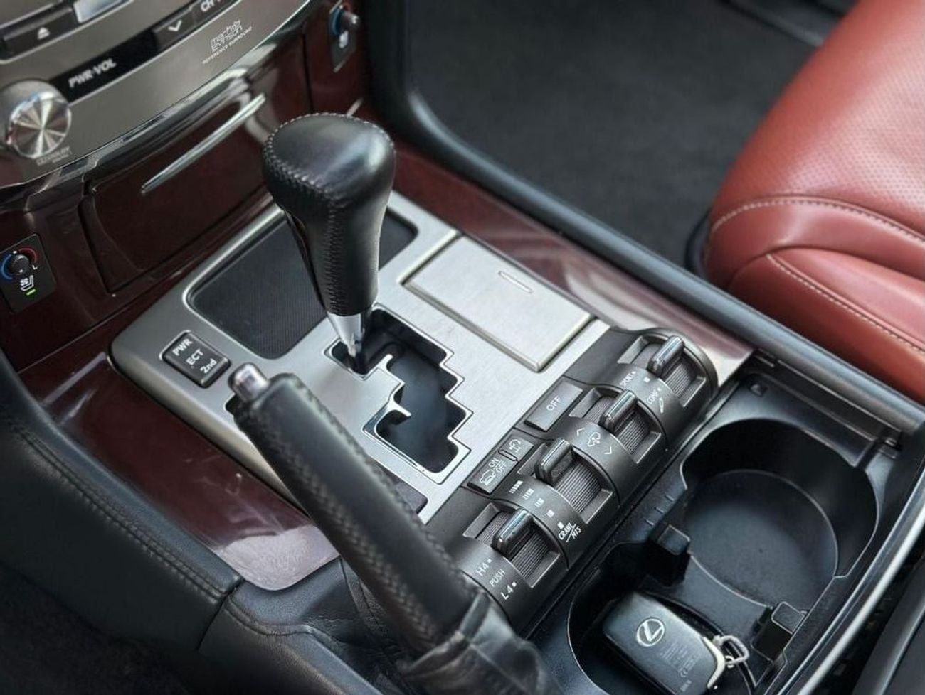 لكزس LX 570 Platinum Signature 5.7L LEXUS LX570s 2014 GCC// ACCIDENTS FREE// FULL OPTIONS// PERFECT CONDITION