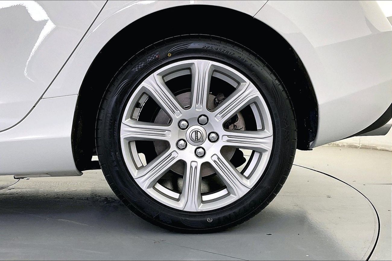Volvo V40 T3 R-Design | 1 year free warranty | 0 down payment | 7 day return policy