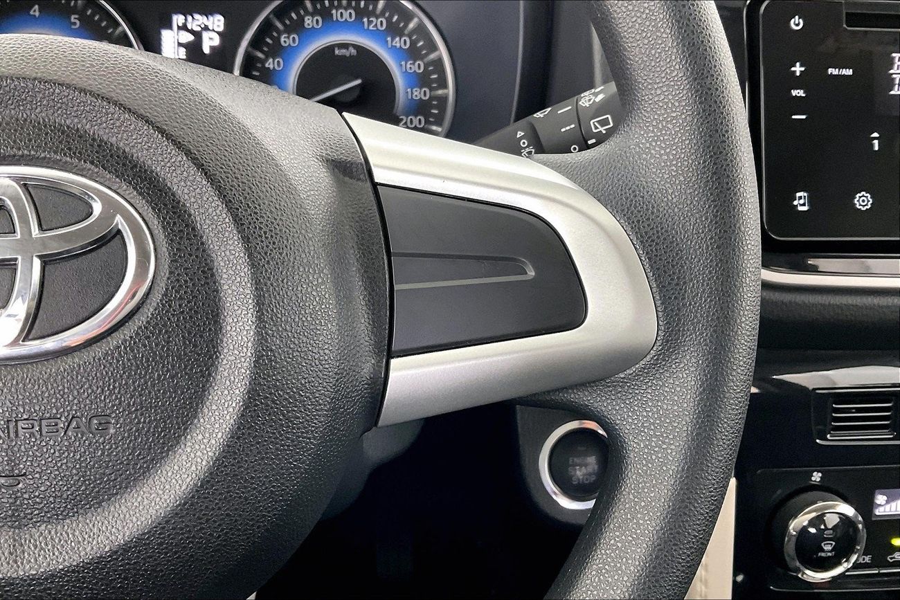 Land Rover Discovery HSE | 1 year free warranty | 0 Down Payment