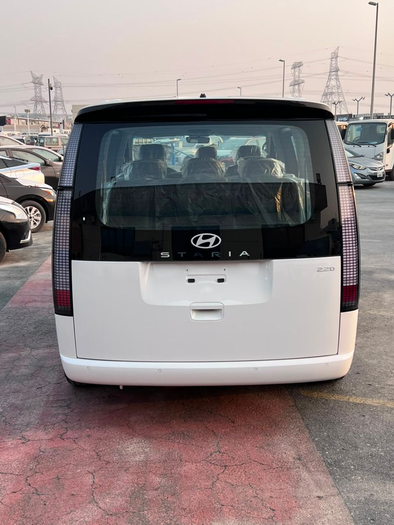 Hyundai Staria 2.2L - 6 Cly - Manual - Diesel - Front Wheel Drive - 11 Seaters - 5 Doors