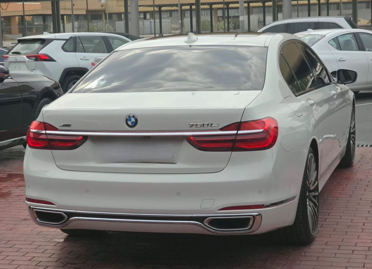BMW 750i XDrive Luxury Original paint 2016 GCC