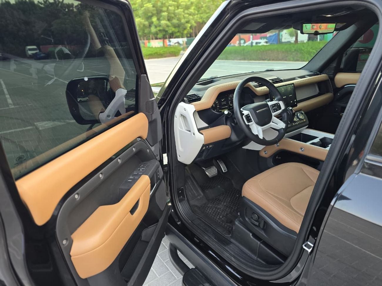 Land Rover Defender 110 X-DYNAMIC HSE P400 Defender 110 X-Dynamic HSE 2025 | GCC Specs | Brand New | Perfect condition | Under warranty 2 years