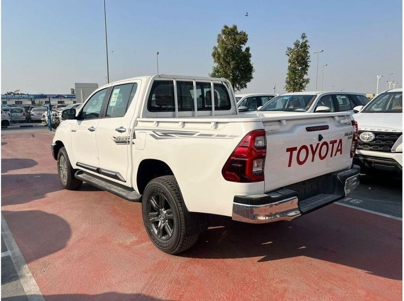 Toyota Hilux TOYOTA HILUX 2.7 AT FULL OPTION WITHOUT PUSH START WHITE 2025