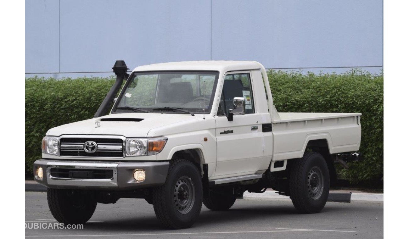 Toyota Land Cruiser Pick Up 79 SINGLE CAB PICKUP V8 4.5L TURBO DIESEL 3 SEAT MANUAL TRANSMISSION LIMITED EDITION