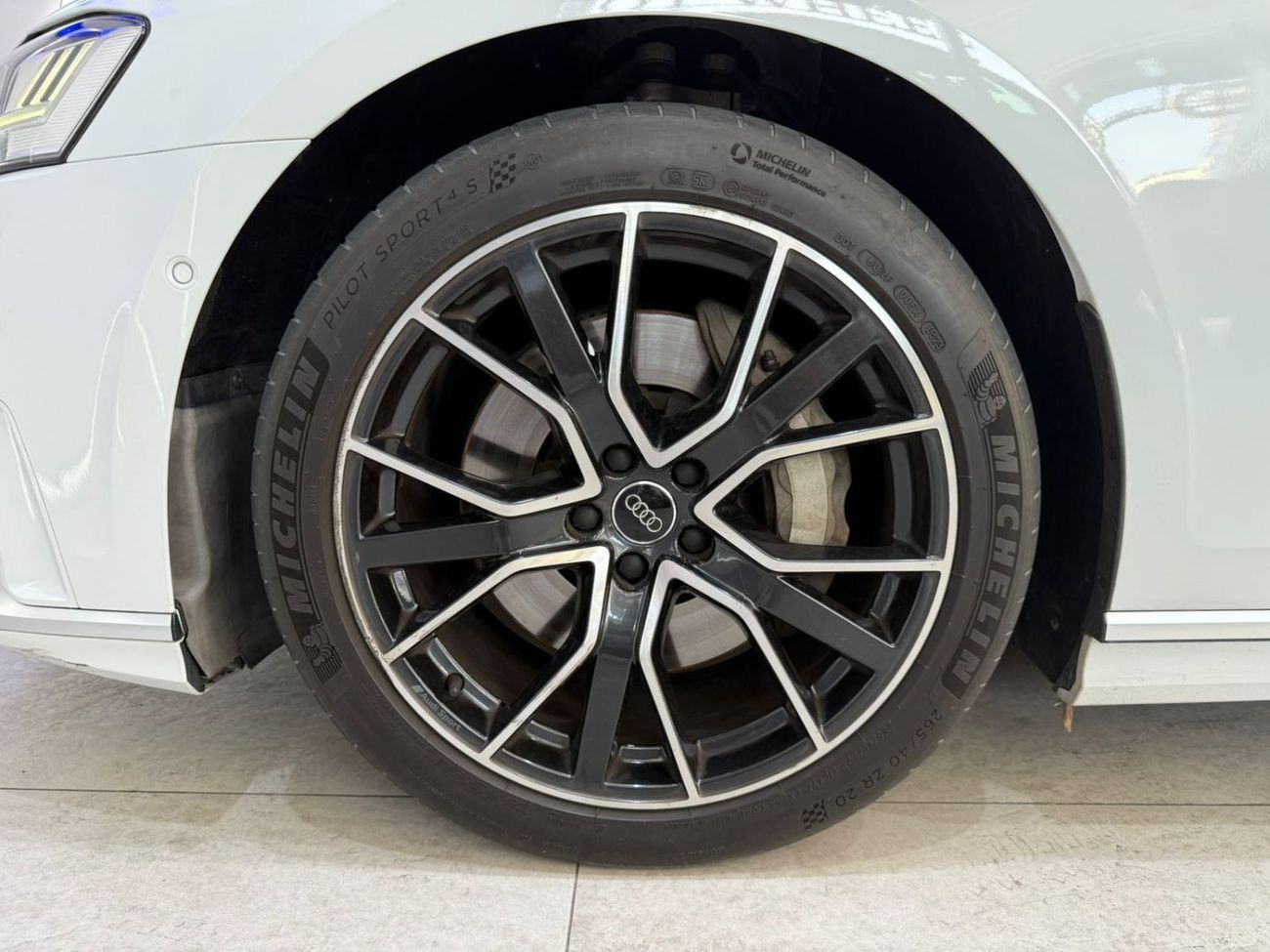 Audi A8 L 55 TFSI quattro Full Option 3.0L