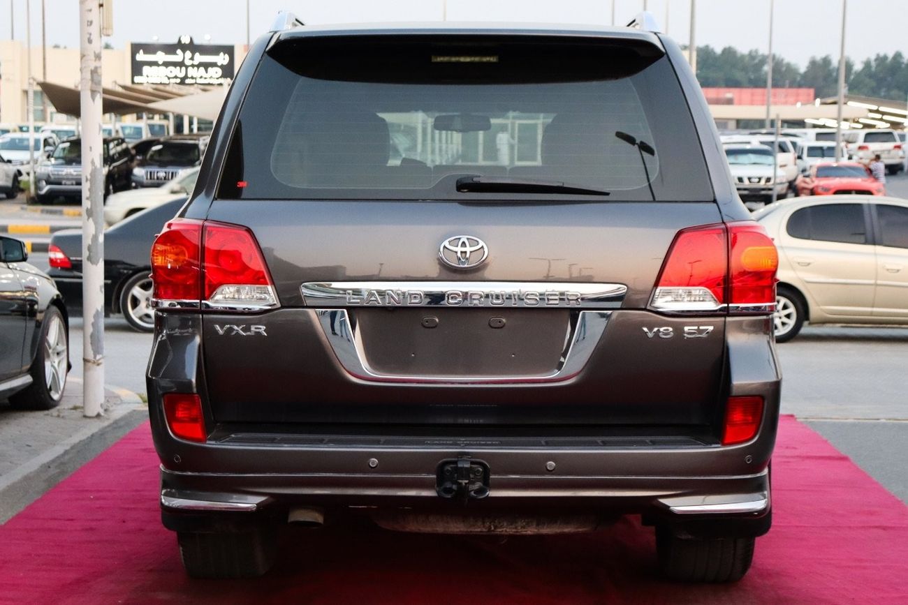 تويوتا لاند كروزر VXR
