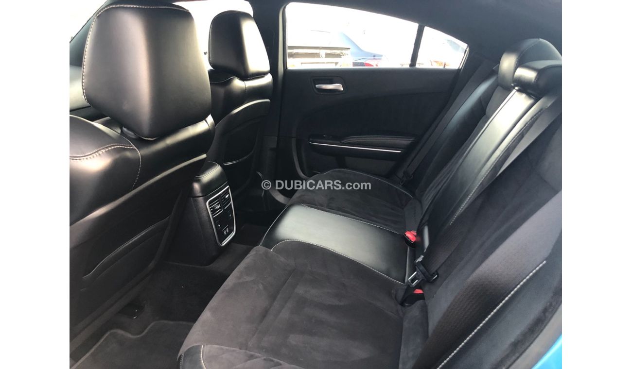 دودج تشارجر موديل 2015 خليجي فل مواصفات كراسي جلد ومثبت سرعه وتحكم كهربي كامل ونظام صوت ممتاز وكاميرا خلفيه