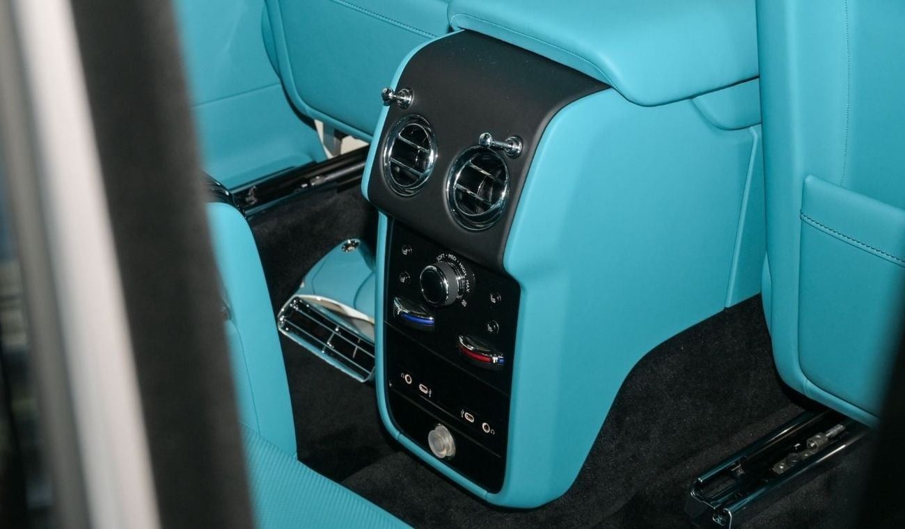 Rolls-Royce Cullinan Rolls Royce Cullinan Silver Badge | 2025