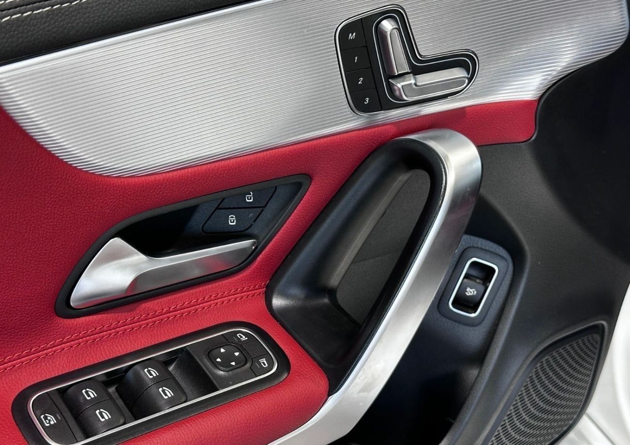 مرسيدس بنز CLA 250 Std 2.0L (221 HP)