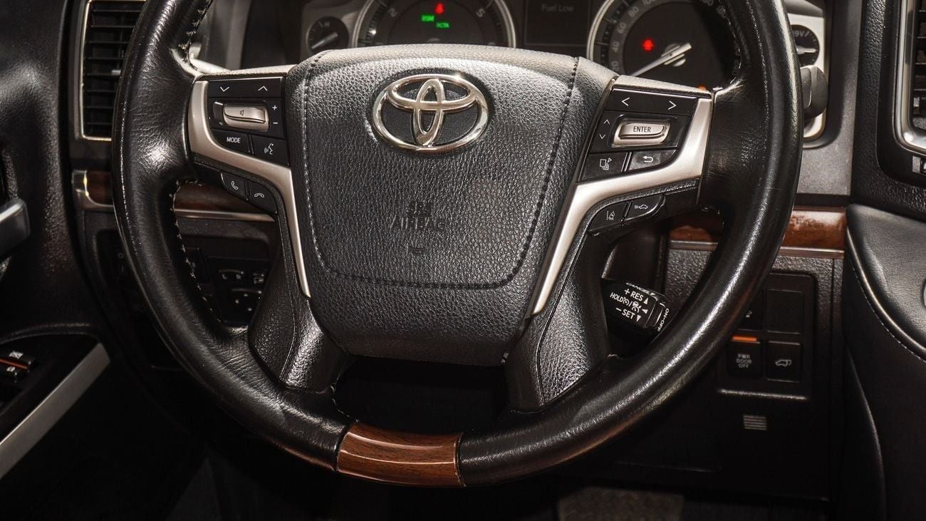 تويوتا لاند كروزر VXR 5.7L V8