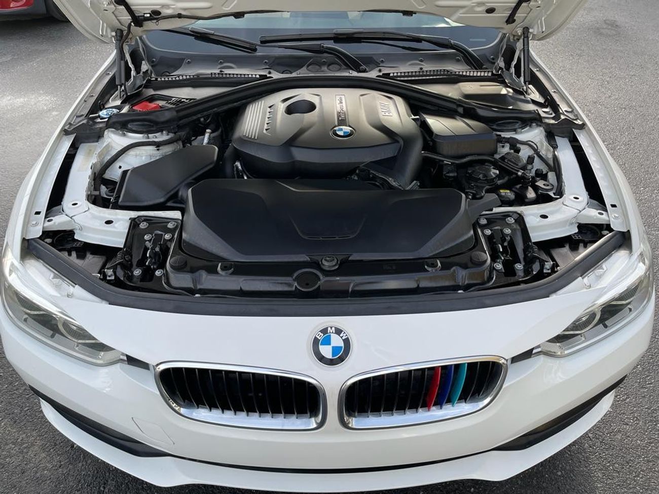 BMW 320i Exclusive BMW 320 _GCC_2018_Excellent Condition _Full option