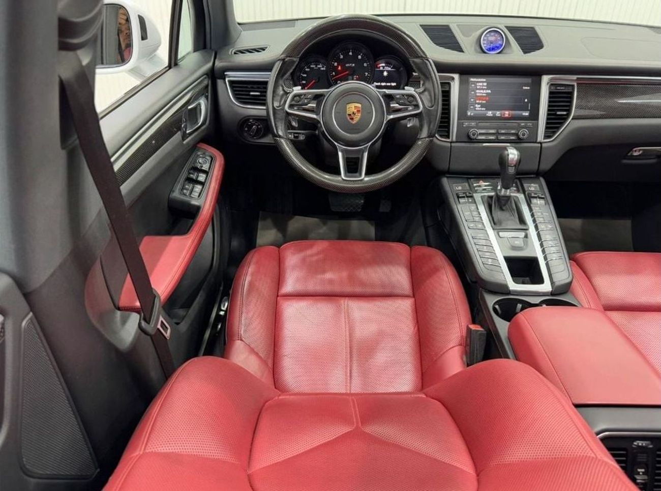 بورش ماكان GTS 3.0L (360 HP) 2017 Porsche Macan GTS, Service History, Fully Loaded, Carbon Fiber Package, GCC