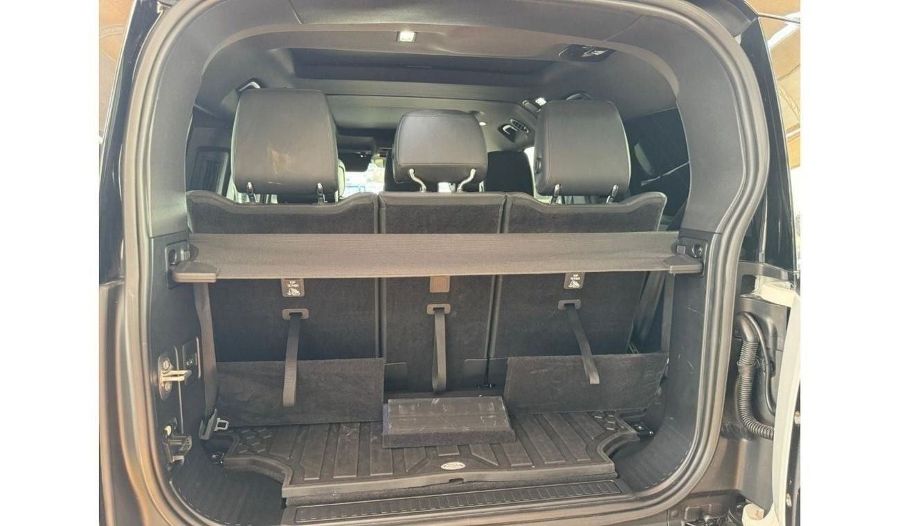لاند روفر ديفندر 2023 Land Rover Defender 130-P400- X Dynamic 3.0L