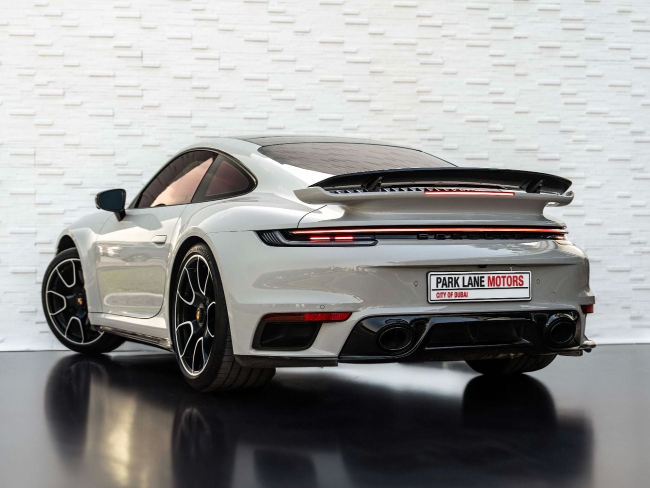Porsche 911 Turbo S 3.8L (640 HP) Coupe