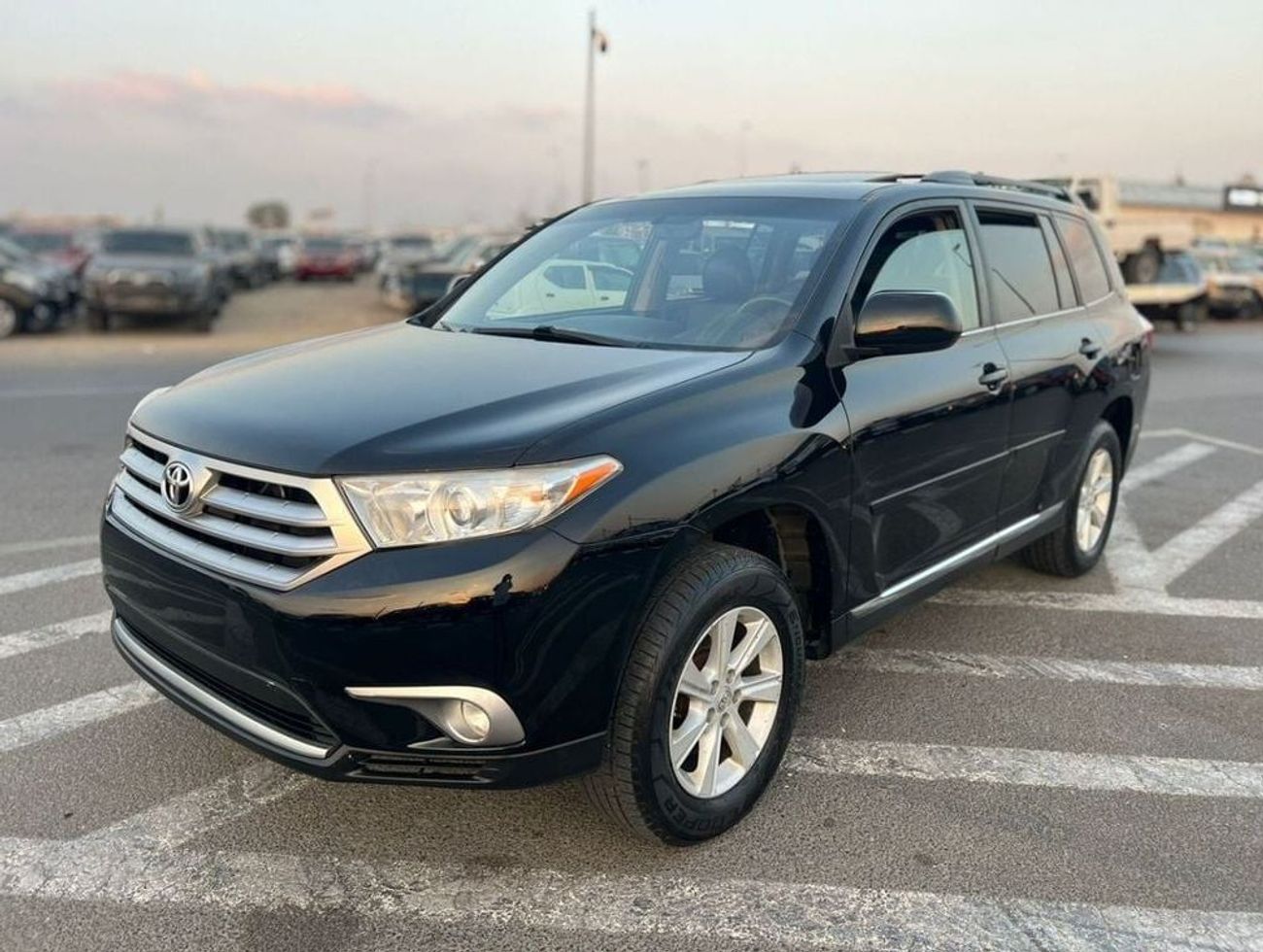 تويوتا هايلاندر 2013 TOYOTA HIGHLANDER XLE - Sunroof - Electric + Leather Seats -3.5L V6
