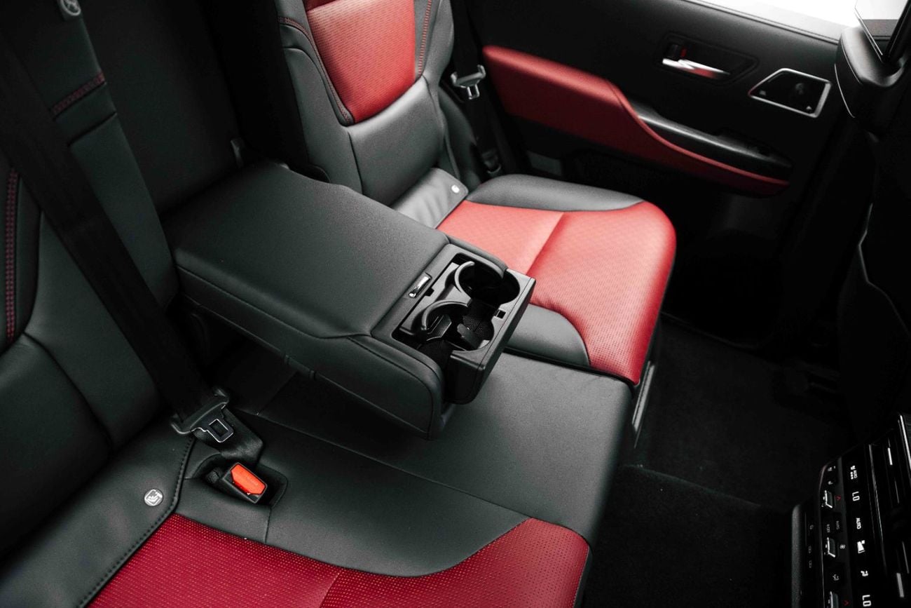 تويوتا لاند كروزر LC300 GR Sport 3.5L Hybrid - Precious White Inside GRS Black & Dark Red | Export