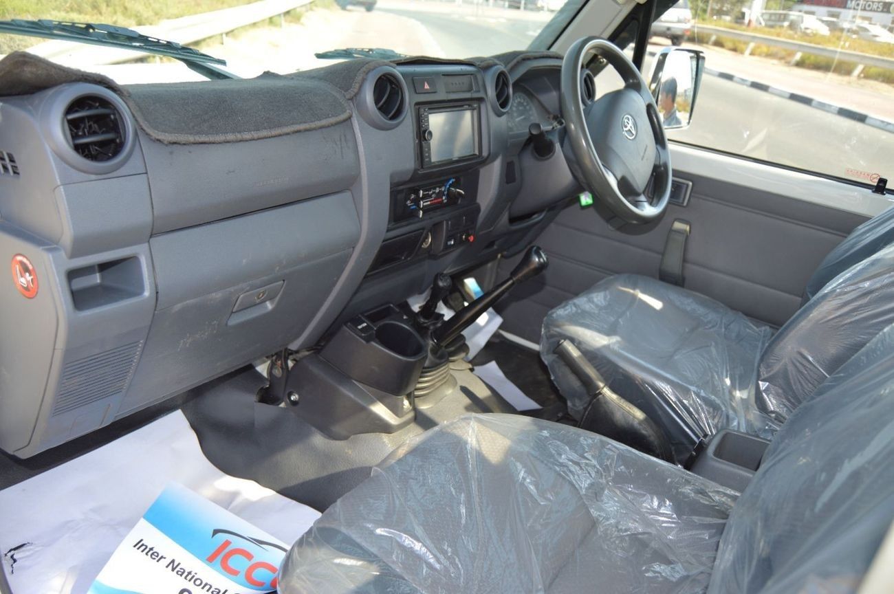 Toyota Land Cruiser Pick Up Single cabin 4.5L, perfect inside and outside