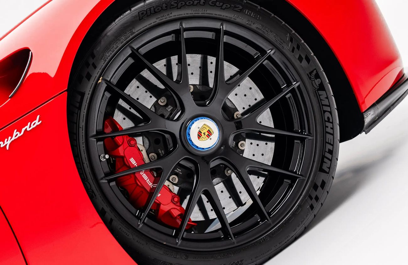 بورش 918 سبايدر 4.6L V8 N/A engine + Emotor