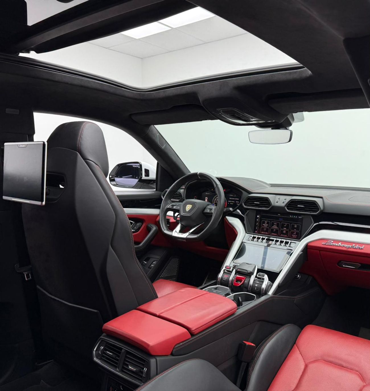 Lamborghini Urus STD 4.0T V8 2019 Lamborghini Urus ,Warranty ,Full Lamborghini Service History ,Excellent Condition, 