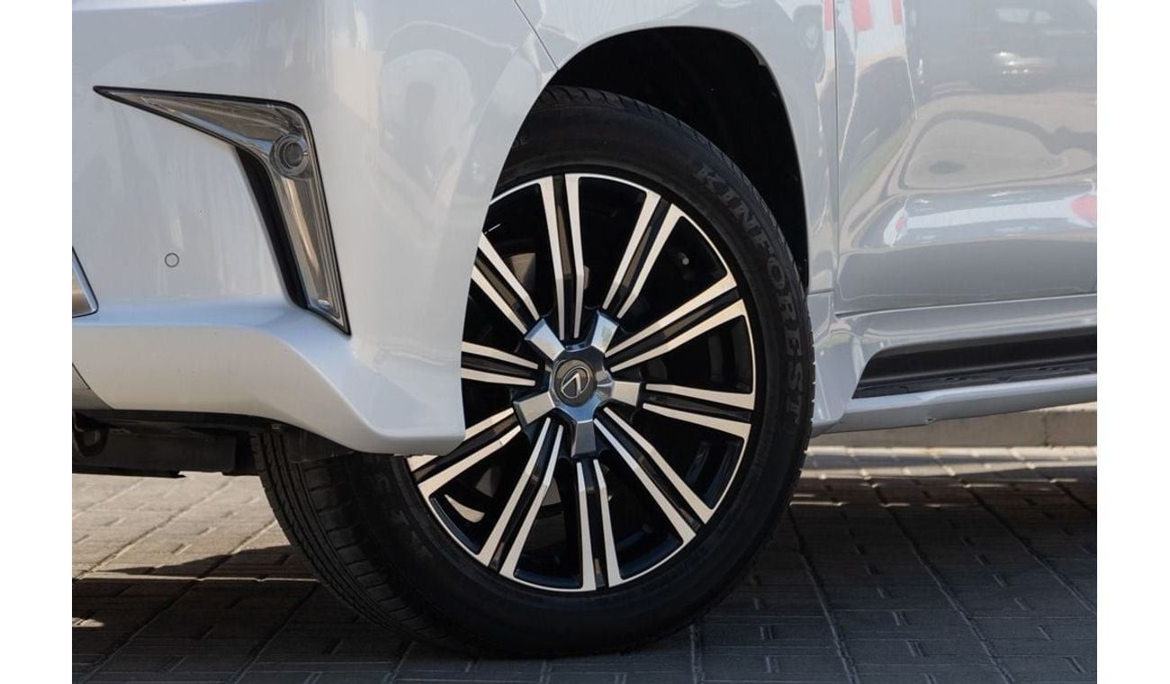 لكزس LX 570 Platinum 5.7L Lexus LX570 Platinum 2018 Canadian Spec under Warranty with Flexible Down-Payment.