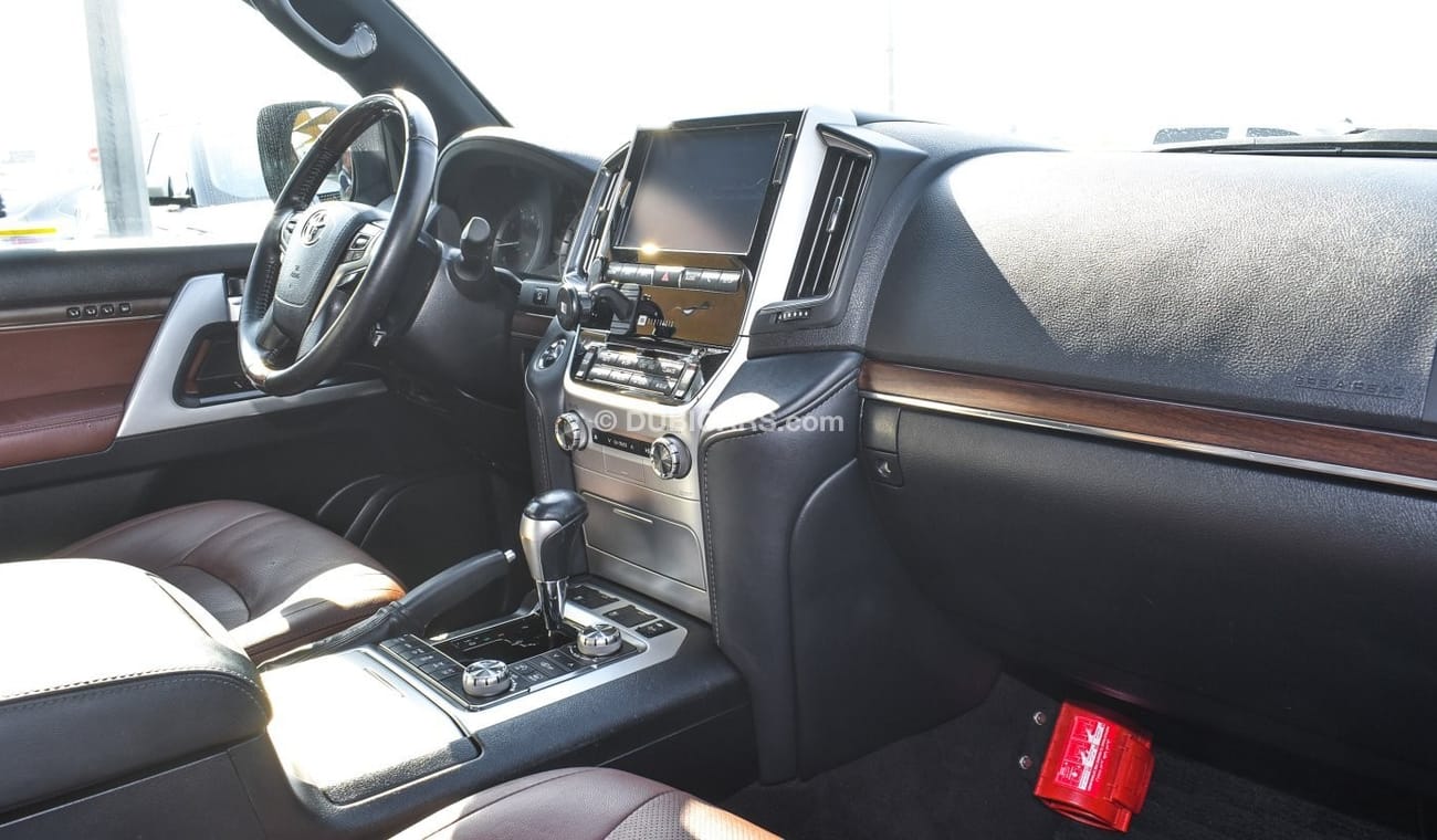 تويوتا لاند كروزر VXR 5.7 V8  Grand Touring