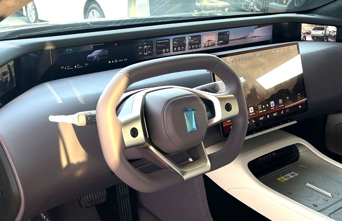 أفاتر 12 GT AWD