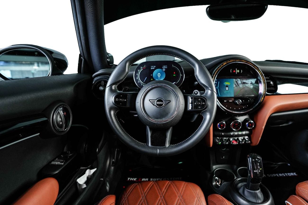 Mini Cooper S STD GCC-Silver Champagne-Sport body-full service history Available-Well maintained