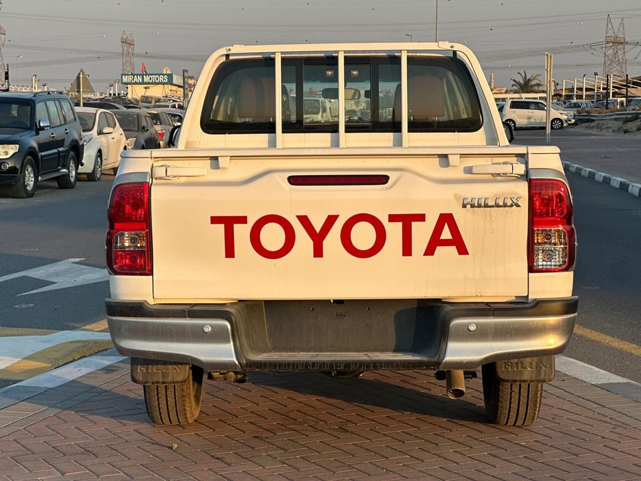 تويوتا هيلوكس GL 2.7L Double Cab Utility RWD