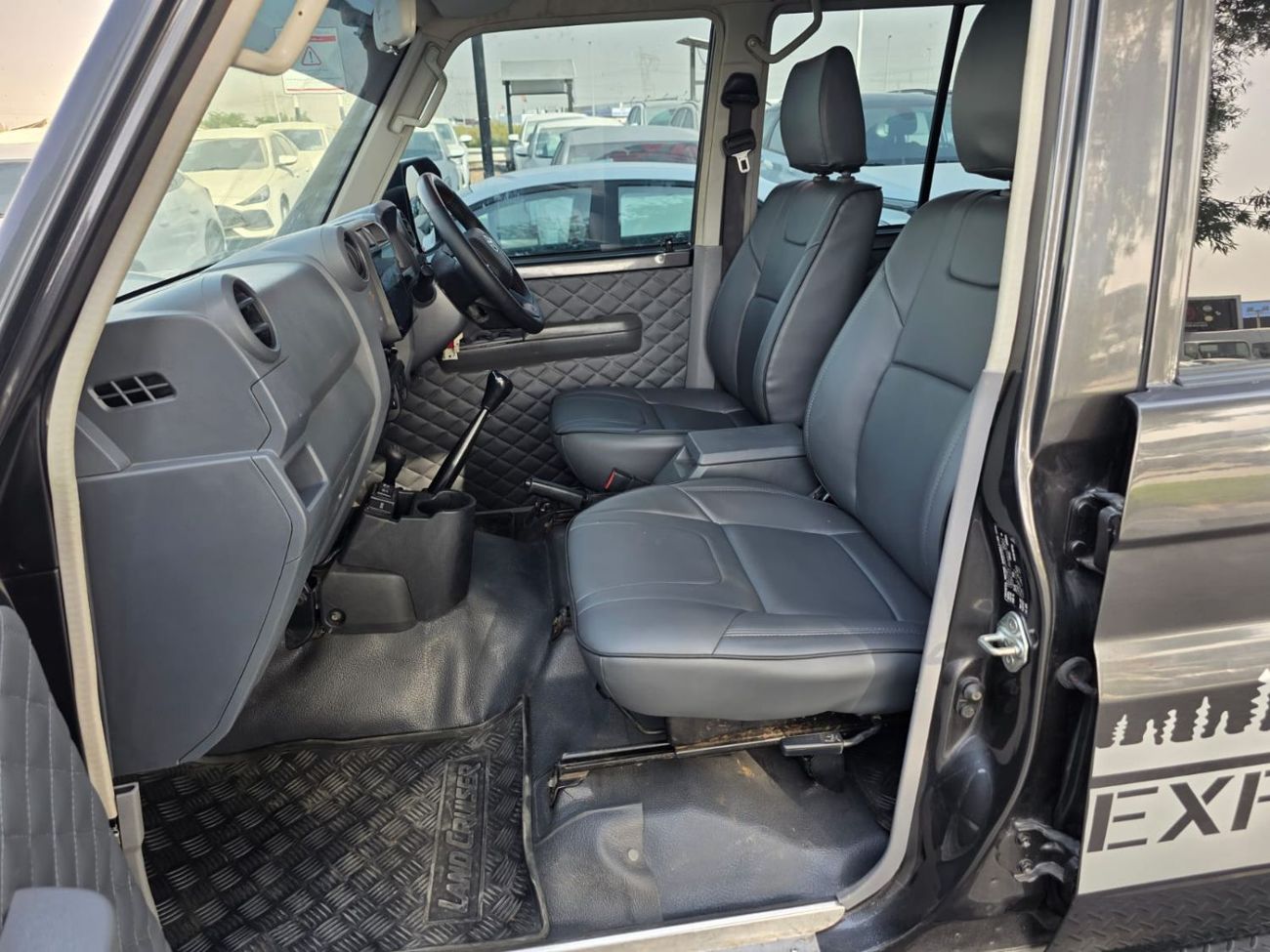 تويوتا لاند كروزر بيك آب TOYOTA LAND CRUISER PICKUP YEAR 2022 FACE LIFTED TO 2024 MODEL DIESEL 4.5 LITER ,RIGHT HAND DRIVE ,M