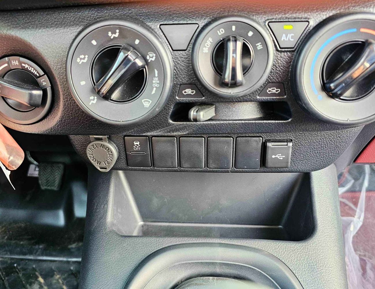 Toyota Hilux GL-G | EURO 4 | SINGLE CABIN | M/T | 2.7L V4 PETROL | DVD+ CAMERA | 4WD (CODE # GL-G)