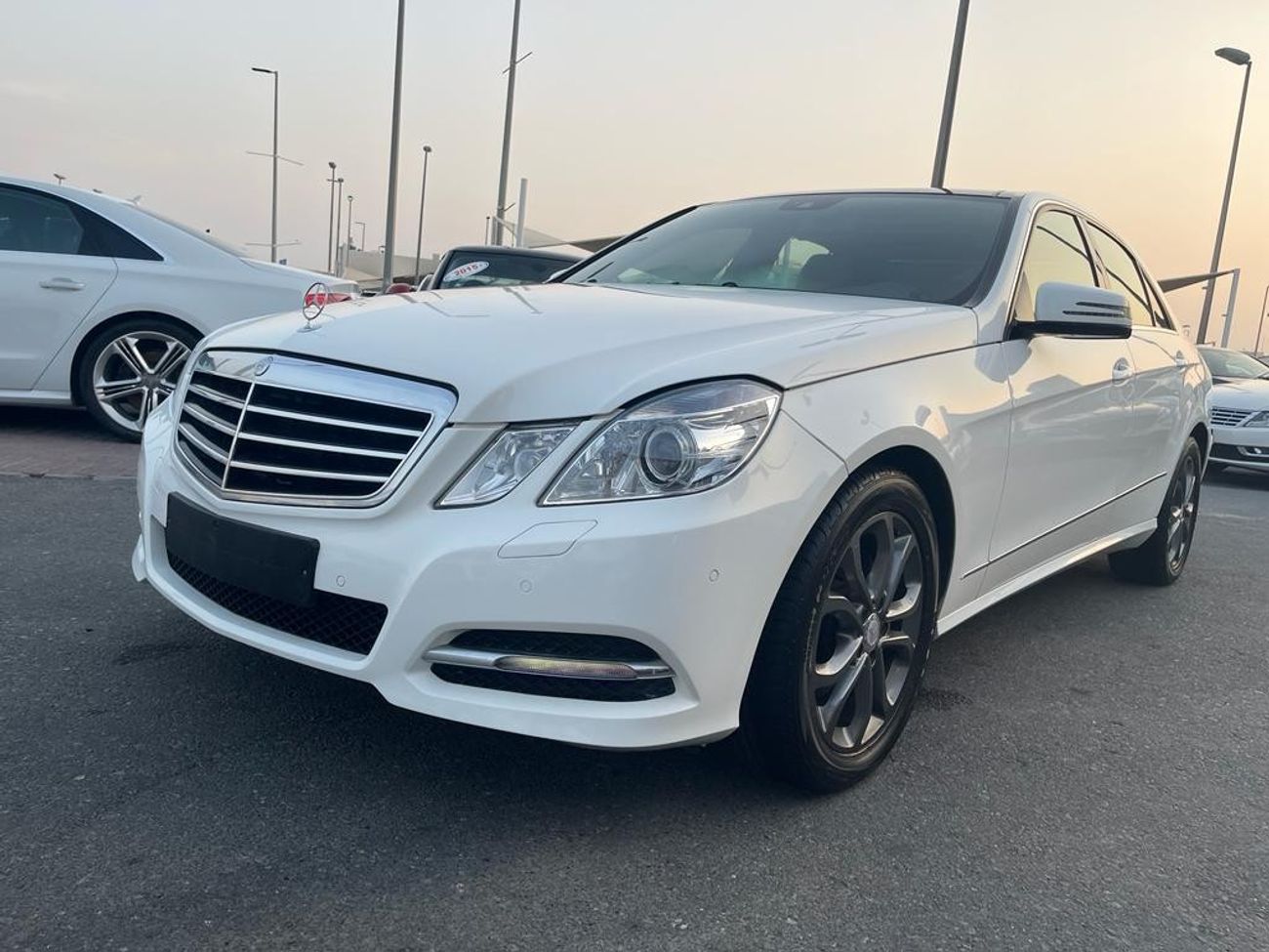 Mercedes-Benz E300 Avantgarde Mercedes E300 AMG_Gulf_2013_excellent condition_Full option