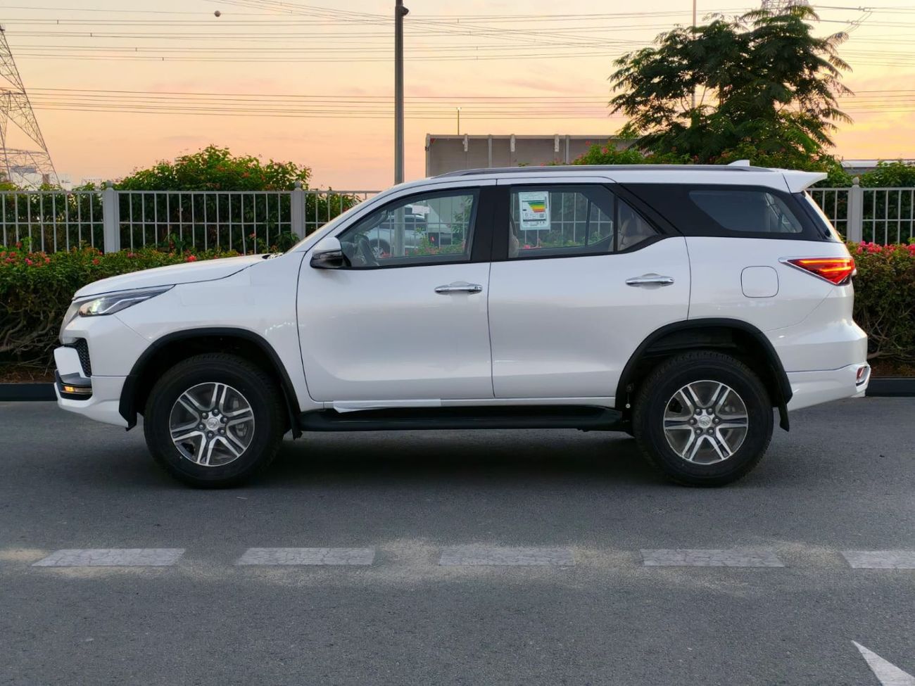 Toyota Fortuner 2025 Toyota Fortuner SR5 7-Seater 2.7L 4-Cyl Petrol A/T 4x4 Only For Export