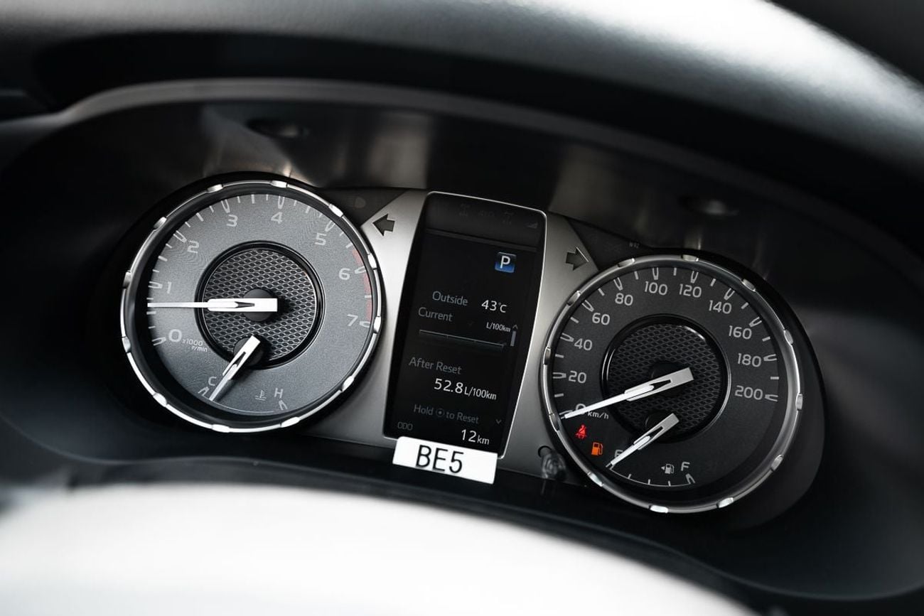 تويوتا هيلوكس GLX 2.7L Petrol Double Cabin Automatic Transmission 4x4 2026